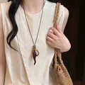 Collana lunga da maglione in stile vintage con ciondolo a corno marrone scuro da donna - Collana tonda vuota in corno - circonferenza circa 90 cm