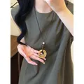 Collana lunga in stile New Chinese con perla scura e ciondolo circolare intrecciato - Collana con ciondolo tondo irregolare intrecciata - circonferenza circa 90 cm