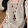 Collana lunga in stile cinese moderno con pendente di perline su cordino marrone - Collana a tre mezze lune con ciondolo caffè - circonferenza circa 84 cm