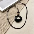 Collana lunga minimalista in stile cinese con ciondolo scuro e dettaglio di perla - Collana con perline tonde irregolari - circa 96 cm
