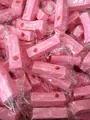 Rosa Erdbeer-Squishy-Spielzeug zum Stressabbau, einzeln verpackte, weiche Stücke. - Erdbeer-Butterstick