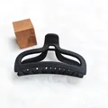 Large matte black shark hair claw clip for women presented on white fluffy background - 9cm Sycee Style / Matte Black