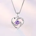 Elegante herzförmige Halskette mit einem funkelnden violetten Zirkoniastein und Glanz. - Rotierendes Herz Halsketten-Set / Lila