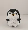 Pinguino di peluche fatto a mano all'uncinetto con un biglietto di energia positiva - Pinguino / Nero