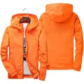 Chaqueta con capucha para hombre en color naranja vibrante para uso casual - M / Rojo Anaranjado