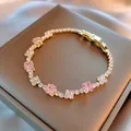 Funkelndes vergoldetes Armband mit rosa und klaren quadratischen Zirkonia-Steinen - Stil 53 / Gold-Rosa