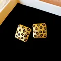 Vintage quadratische Ohrringe im Leopardenmuster mit mattem Gold und Strasssteinen - Gebürsteter Gold-Quadratstecker (50#) / Gold Leopardenmuster