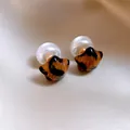 Eleganti orecchini a lobo con stella maculata e perla in stile vintage francese - 43# Perla Giuntata a Stella / Marrone Dorato Leopardato