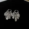 Eleganti orecchini a cerchio con foglie argentate e molteplici elementi di frange pendenti - Stile Foglia di Spiga di Grano / Stile cerchio / Argento