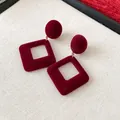 Eleganti orecchini pendenti quadrati in velluto bordeaux con perno rotondo stile classico - Perno in Argento-Rosso-Stile 30