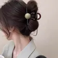 Pince à cheveux vintage de style français marron et vert olive avec boule géométrique - Petit Rond Gris