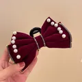 Elegante molletta per capelli in velluto bordeaux con perle e piccoli strass luccicanti - Fiocco di Perle Artificiali Rosso Vino (Stile 4)