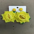 Pendientes de rosa de tela amarilla con broches de bola de rafia tejida para mujer - Estilo de pin de acero / Amarillo