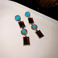 Pendientes colgantes de estilo vintage con cuentas turquesas y piedras ámbar - Pendientes Largos de Gota (9) / Oro-Rojo Oscuro-Azul