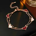 Elegante bracciale a doppia catena in oro rosa con cuori in smalto rosso e conchiglia. - Bracciale con Ciondoli a Cuore Doppio Strato (1#) / Bianco-Rosso