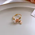 Exquisiter, 14 Karat vergoldeter, verstellbarer Blumenring mit rosa Blüten und grünen Zirkonia - Ring / Gold-Rosa