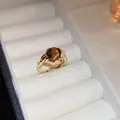 Anillo dorado ajustable con piedra ojo de tigre marrón, presentado en caja de joyas. - Dorado (23#)