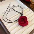 Collier choker rose rouge en tissu de style rétro avec cordon noir réglable pour femme - 玫瑰花项圈 / Petit / Rouge