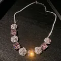 Collier de luxe style cour française avec cristaux roses et motifs de roses - Ensemble de Bijoux (Collier et Boucles d'Oreilles) / Argent-Rose