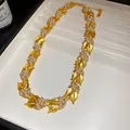 Nahaufnahme der Vintage Halskette mit mattgoldenen Ähren und edlen Perlen - Halskette / Gold