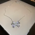 Elegante collana con ciondolo a fiocco argento con cristalli scintillanti, display gioielli - Fiocco d'Argento