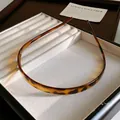 Elegante minimalistische hoofdband met schildpadpatroon en tanden in displaydoos - Donker Koffie