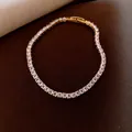 Eleganteres goldenes Tennisarmband mit funkelnden quadratischen Zirkon-Steinen - Style 60 / Gold