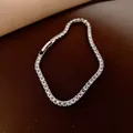 Elegantes silbernes Tennisarmband mit quadratisch geschliffenen Zirkoniasteinen - Stil 61 / Silber