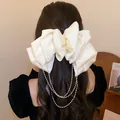 Barrette élégante avec grand nœud crème plissé en satin et pampilles de perles - 弹簧夹-流苏(48#)