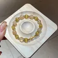 Nahaufnahme eines Kristallperlenarmbands im neuen chinesischen Stil mit goldenen Akzenten - Zirconia Inkrustierter Stil (73) / Exquisites Geschenkbox-Set / Gold