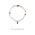 Armband aus natürlichem weißem Marmor mit bernsteinfarbenen Perlen und Goldmünze - Stil 43 / Weiß, Gelb
