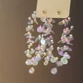 Detailansicht irisierender Pailletten-Blumen-Quastenohrringe mit bunten Perlen - Dopamin-Quaste (56#) / bunt