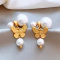 Elegantes pendientes de mariposa bañados en oro con perlas para mujer estilo retro francés. - Pendientes Botón Perla Mariposa