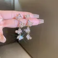 Vista dettagliata di eleganti orecchini a farfalla dorati con cristalli di zirconia - 13# Silver Post - Multi Butterfly Style / Oro