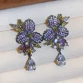 Dettaglio di orecchini floreali vintage con pietre viola e verdi e pendente a goccia. - Stile Mazzo di Fiori Multicolore (37#)