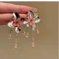 Elegantes pendientes de flores con borlas rosas y cuentas de cristal para mujer - 113# Pendientes de Borla Larga de Flor Plateada / Plateado