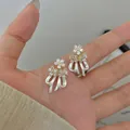 Pendientes de botón elegantes con flores y lazo blanco y cristales brillantes para mujer - 98# Pendientes de Botón de Flor de Cristal con Lazo Plateado / Plateado