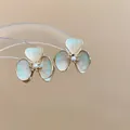 Elegantes pendientes de flores doradas con pétalos de esmalte degradado y perla - Estilo de Flor de Esmalte Degradado de Tres Pétalos (120#) / Azul