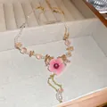 Collier vintage en acier inoxydable avec pendentif fleur rose et perle pendante - Rose