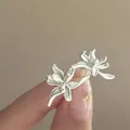 Elegantes pendientes de doble flor en plata mate con un diseño inspirado en el bosque - Estilo de Doble Flor Plateado Mate (69#) / Plateado