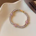 Elegante bracciale color oro con accenti floreali rosa e zirconi a baguette - Bracciale Quadrifoglio Cuore Rosa (42#) / Oro-Rosa