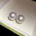 Minimalistische Perlenohrstecker aus Silber mit großen, runden, weißen Perlen und Glanz - Klein (1.7cm) / Weiß