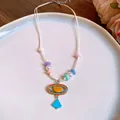 Sommerliche Perlenkette im Strandstil mit bunten Planetenanhängern und Muscheln - Planetenform