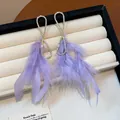 Eleganti orecchini a nappa con piume viola e dettagli in strass scintillanti da donna - Viola