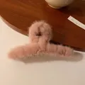 Pinza per capelli in peluche rosa cipria per uno styling elegante autunno inverno - Peluche Rosa