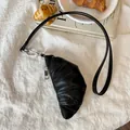 Pochette à clés en cuir noir en forme de croissant avec lanière de cou et charme. - 20# Collier - Noir