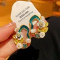 Vintage geometrische Blumenohrringe mit Süßwasserperlen und blaugrüner Emaille - Geometrischer Blumenstil (WE718) / Gold-Grün