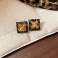 Orecchini a perno quadrati vintage con stampa leopardata e cristallo giallo dorato - Caffè Quadrato (21)