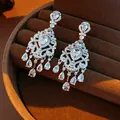 Orecchini vintage in argento con nappe di fiori in zircone e un design di lusso. - Argento