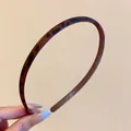 Close-up of a slim leopard print headband with matte finish and non-slip inner teeth - 1cm Slim Style